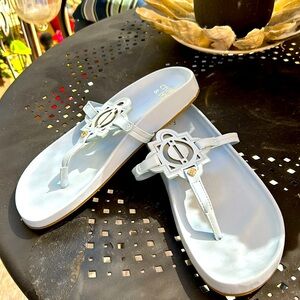 Crown & ivy sandal